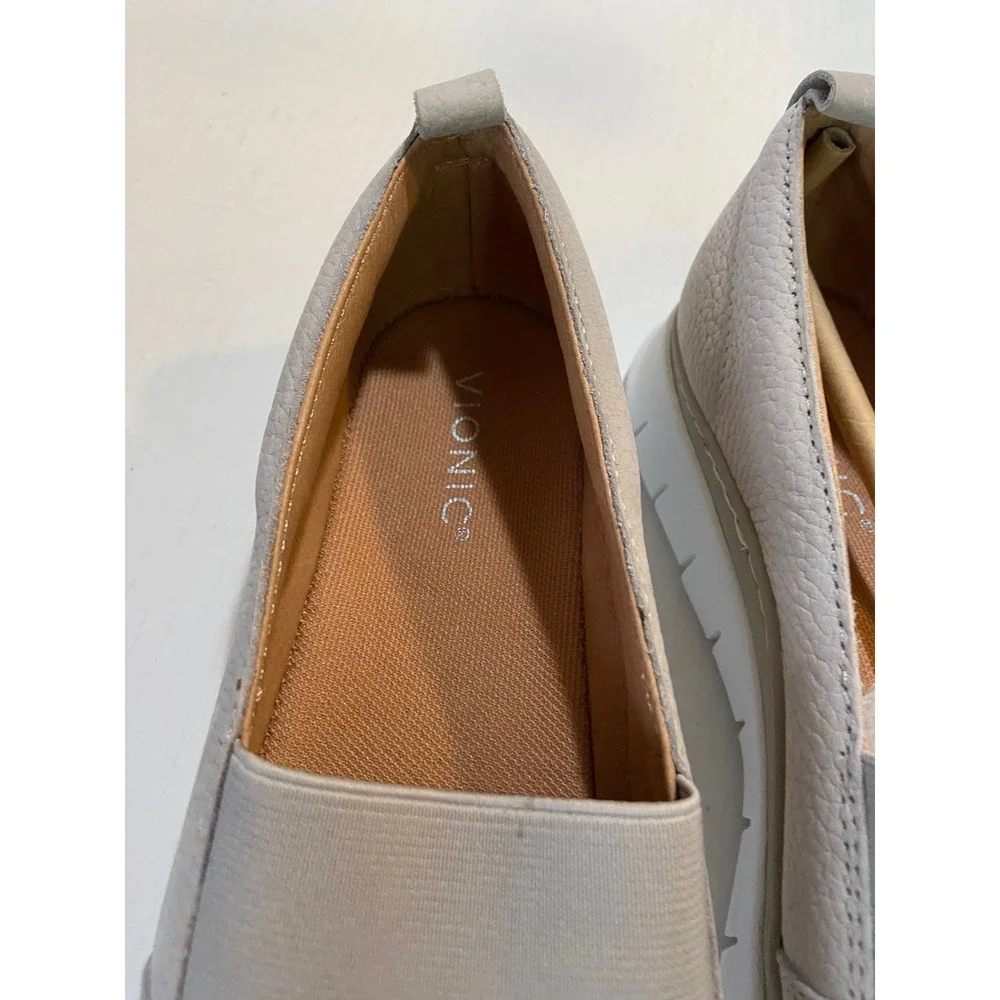 Vionic Roxan Greige Leather Perforated Slip On Sneakers Womens 8.5 Wide Orthotic